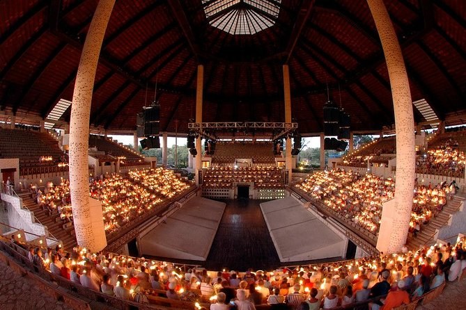 A great round theatre under a thatched roof, the house full before a show